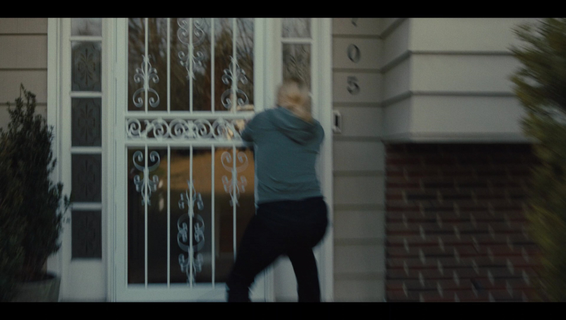 captures_decran_mare_of_easttown_invitation_on_the_set_287829.jpg