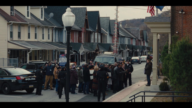 mare_of_easttown_extras_on_location_288929.jpg